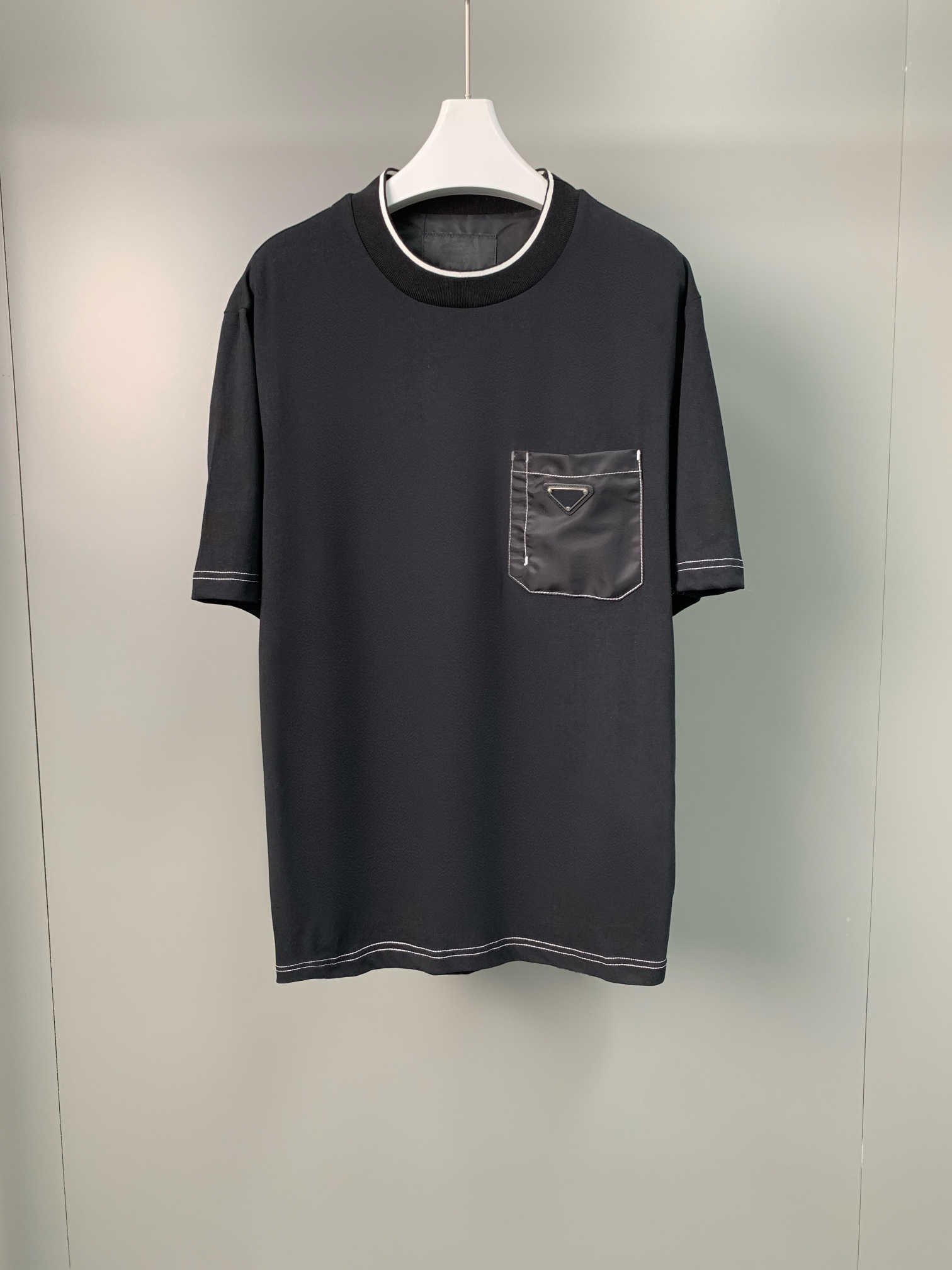 2022 summer new brand designer T Shirts ~ US size loose edition t shirt high-quality cotton material pocket stitching design mens luxury leisure short-sleeved T Shirt, White
2022 summer new brand designer T Shirts ~ US size loose edition t shirt high-quality cotton material pocket stitching design mens luxury leisure short-sleeved T Shirt, White