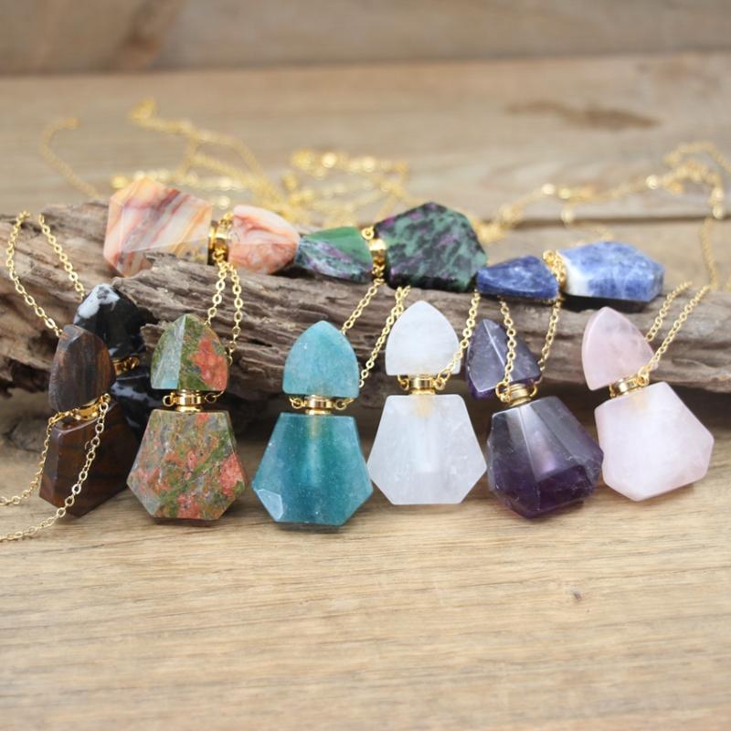Pendant Necklaces Gold Color Chains Crazy Agates Essential Oil Vial Pendants Sodalite Crystal Jades Jaspers Perfume Bottle Charm Jewelry QC1
Pendant Necklaces Gold Color Chains Crazy Agates Essential Oil Vial Pendants Sodalite Crystal Jades Jaspers Perfume Bottle Charm Jewelry QC1