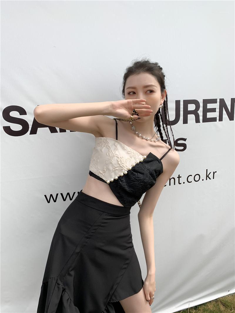 Women' Blouses & Shirts Vest Sling Female 2022 Retro Black And White Stitching Irregular Pearl Fold Short Cropped Tops, White blouse
Women' Blouses & Shirts Vest Sling Female 2022 Retro Black And White Stitching Irregular Pearl Fold Short Cropped Tops, White blouse