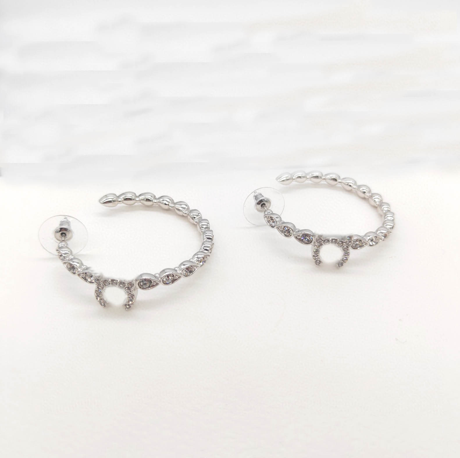 2022 Top quality Charm small round shape drop earring with diamond in platinum plated for women wedding jewelry gift have box stamp PS7695
2022 Top quality Charm small round shape drop earring with diamond in platinum plated for women wedding jewelry gift have box stamp PS7695