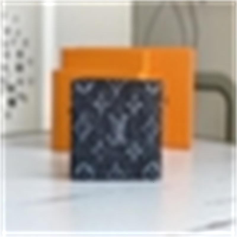 Luxury design M80017 short wallet men women's pocket Real Leather zipper card pack MULTIPLE SLENDER coin Purse AMERIGO MARCO Clutch, All with logo
Luxury design M80017 short wallet men women's pocket Real Leather zipper card pack MULTIPLE SLENDER coin Purse AMERIGO MARCO Clutch, All with logo