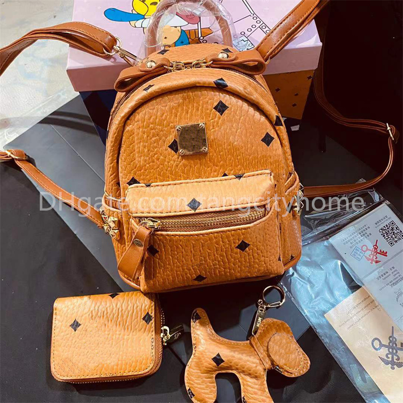 Designer Mini MC Puppy Pendant Backpack Leather Brand Bags High Quality Boys And Girls School Backpacks Famous Rivet Print Students Bookbag Multi-purpose Knapsack
Designer Mini MC Puppy Pendant Backpack Leather Brand Bags High Quality Boys And Girls School Backpacks Famous Rivet Print Students Bookbag Multi-purpose Knapsack