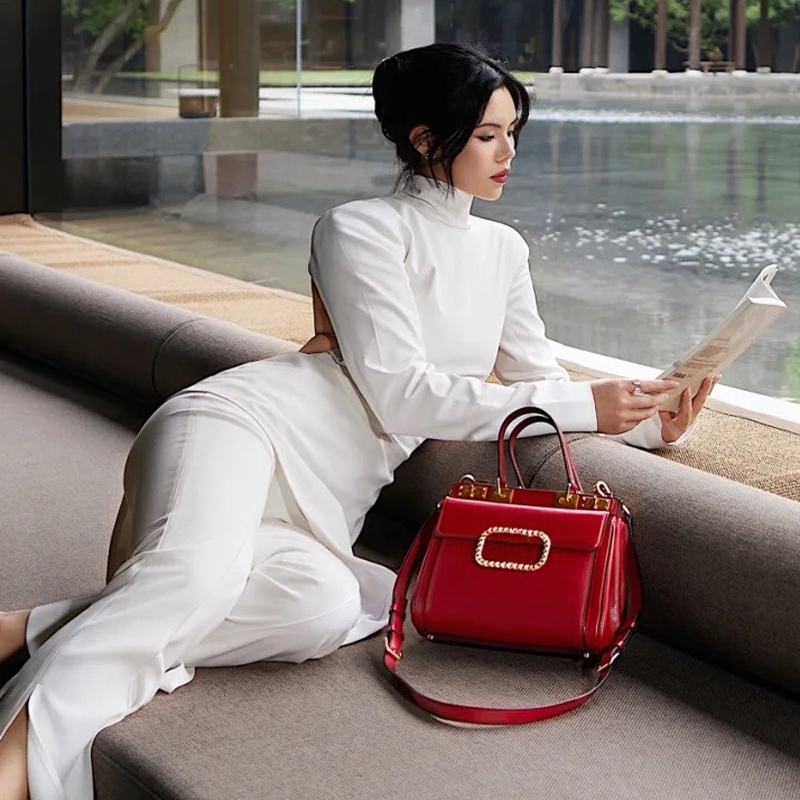 Luxury Womens Clutch Bag Designer With Classic Gold Hardware Logo Fashion Versatile Flap Shoulder Bag Women Vintage Multifunctional Large Capacity Handbag, Red
Luxury Womens Clutch Bag Designer With Classic Gold Hardware Logo Fashion Versatile Flap Shoulder Bag Women Vintage Multifunctional Large Capacity Handbag, Red