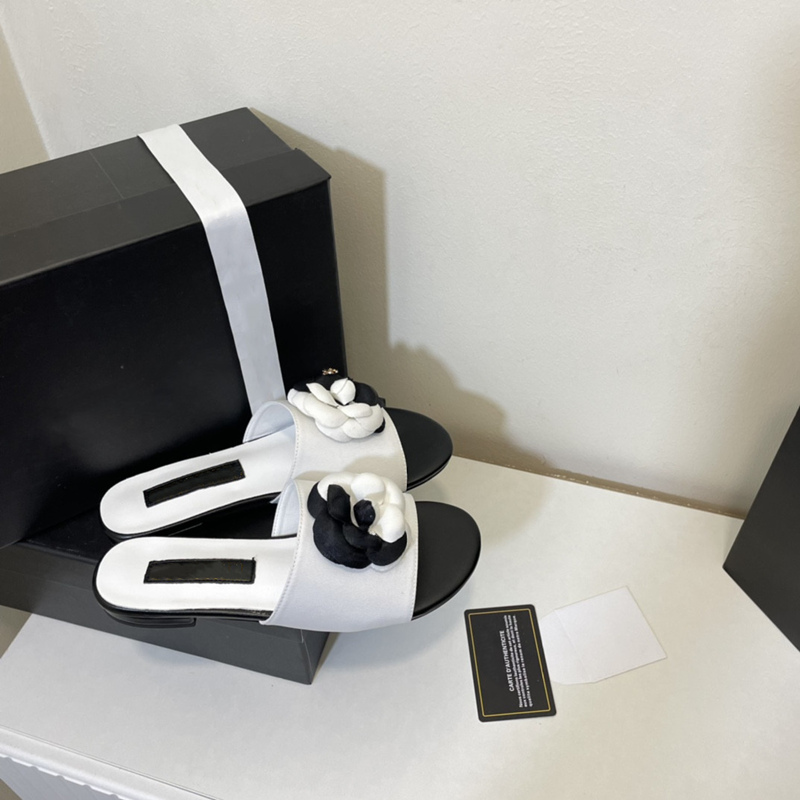 Brand women slippers 2022 new fashion summer new designer womens Sandals Camellia series flat slippers Sheepskin Genuine Leather Luxury shoes Box packaging, Brand box
Brand women slippers 2022 new fashion summer new designer womens Sandals Camellia series flat slippers Sheepskin Genuine Leather Luxury shoes Box packaging, Brand box