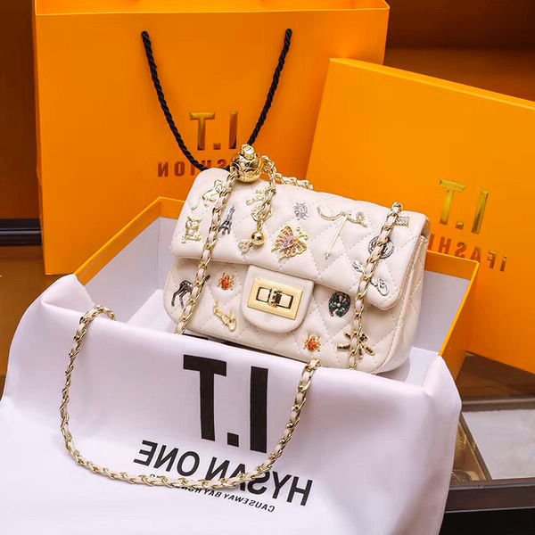 Designer Handbags Bag Women's 2022 Summer New Style Trendy White Super Hot Fashion Niche High Sense Chain Badge Single Shoulder Msenger, Small white
Designer Handbags Bag Women's 2022 Summer New Style Trendy White Super Hot Fashion Niche High Sense Chain Badge Single Shoulder Msenger, Small white