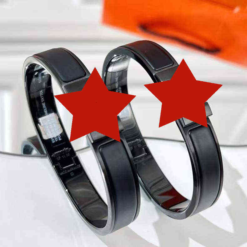 High Version h Family Couple Bracelet Strands Enamel Fashion Brushed Matte Black Letter
High Version h Family Couple Bracelet Strands Enamel Fashion Brushed Matte Black Letter