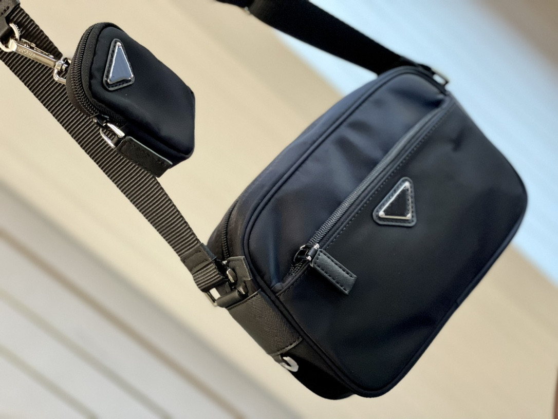 In 2022 the new three canvas messenger bag crime Crossbody bag fashion original waterproof nylon men shoulder bags and stray henkel quality wallet clutch 24 cm, Box 
In 2022 the new three canvas messenger bag crime Crossbody bag fashion original waterproof nylon men shoulder bags and stray henkel quality wallet clutch 24 cm, Box