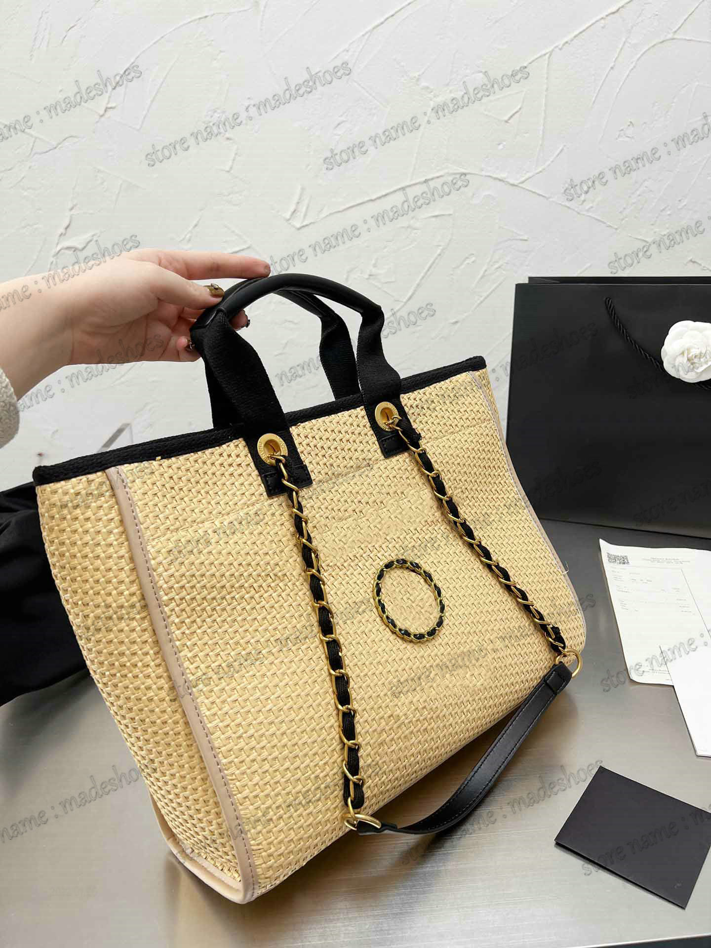 Summer 2022 Designer Tote Straw Raffia Canvas Chain Medium Deauville Beige Black chain-link handle Shoulder Bag Women Designers Shopping Large Capacity Handbag
Summer 2022 Designer Tote Straw Raffia Canvas Chain Medium Deauville Beige Black chain-link handle Shoulder Bag Women Designers Shopping Large Capacity Handbag