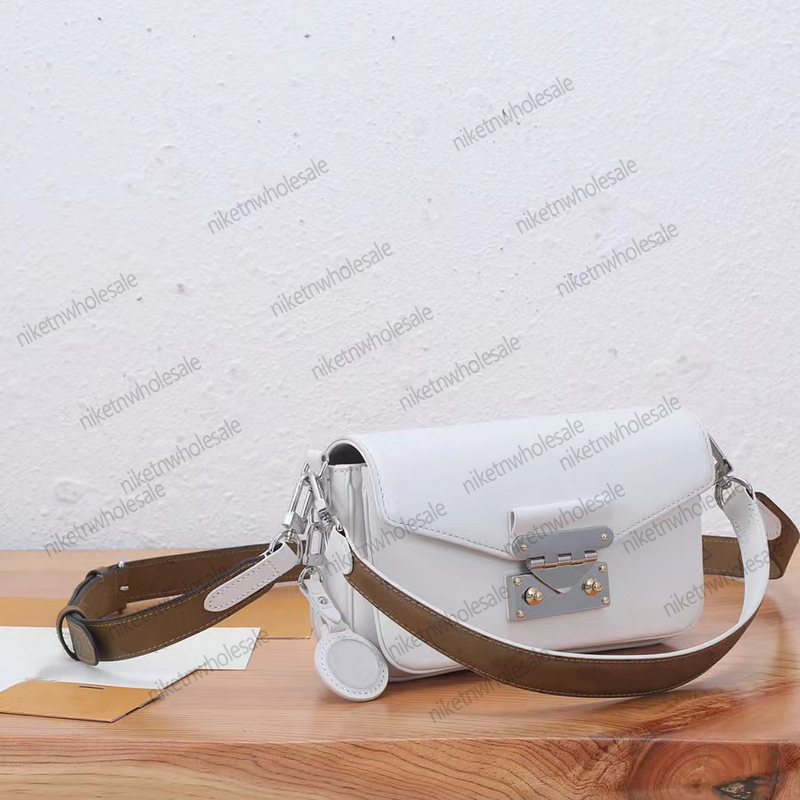 Women Swing Clutch Bag S-lock Crossboday Shoulder Bags Genuine Leather nano bag 3Colors M20395, ##
Women Swing Clutch Bag S-lock Crossboday Shoulder Bags Genuine Leather nano bag 3Colors M20395, ##
