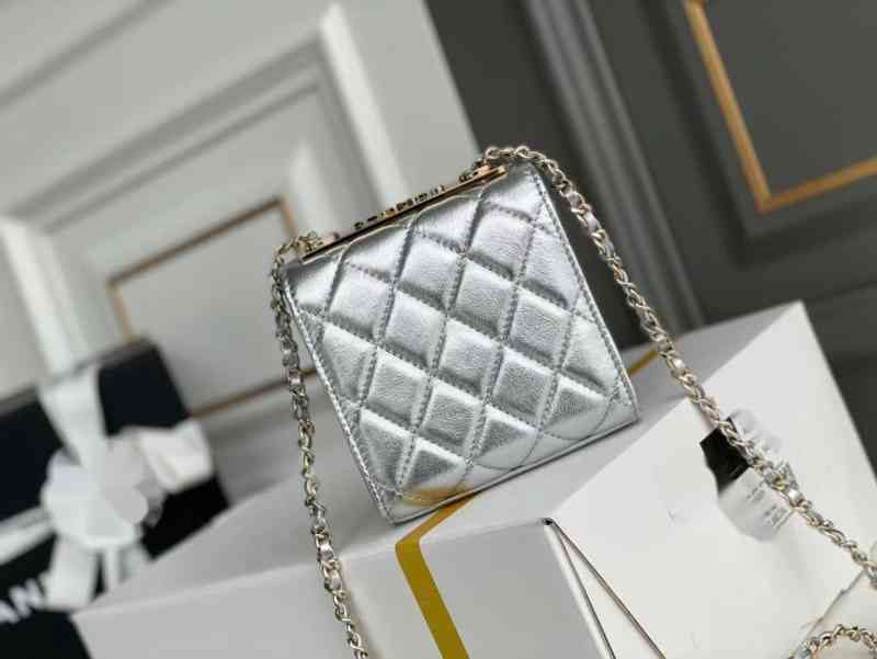 Luxury Genuine leather luxury Fashion handbags designer women High quality Europe Brand, Silver golden
Luxury Genuine leather luxury Fashion handbags designer women High quality Europe Brand, Silver golden