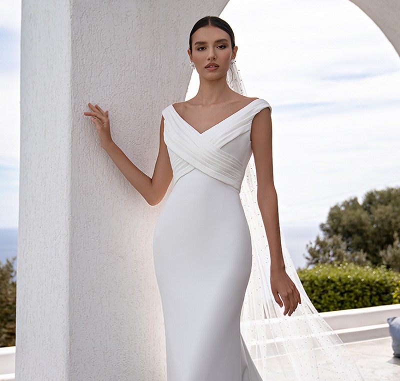 Sexy Soft Satin Wedding Dresses White V-neck Backless Bride Dress Sweep Train Floor Length Mermaid Simple Vestidos De Noiva