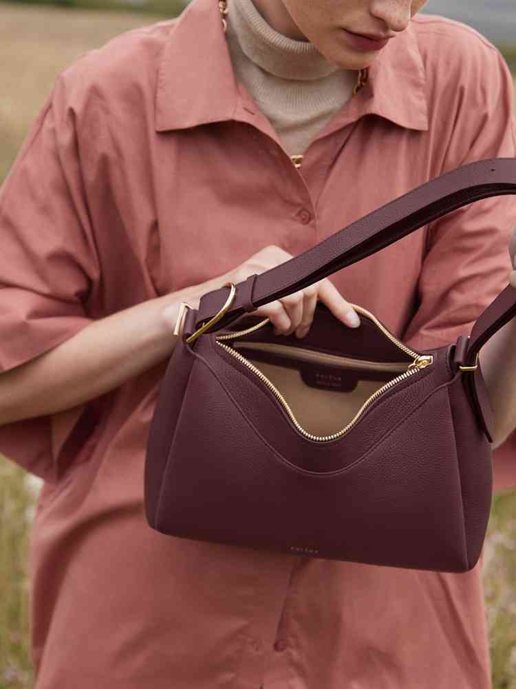 polene bag French style new polene leather shoulder bag for women shipping bags female messenger bag dropshipping bag EPXE, 28x21x10cm
polene bag French style new polene leather shoulder bag for women shipping bags female messenger bag dropshipping bag EPXE, 28x21x10cm