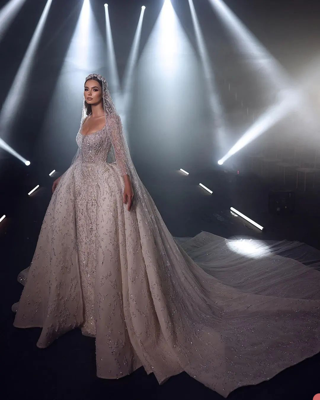 Luxurious Sheath Wedding Dresses Long Sleeve Gowns Appliques Sequins Portrait Shoulder Floor Length With Detachable Train petites Plus Size Custom Mad