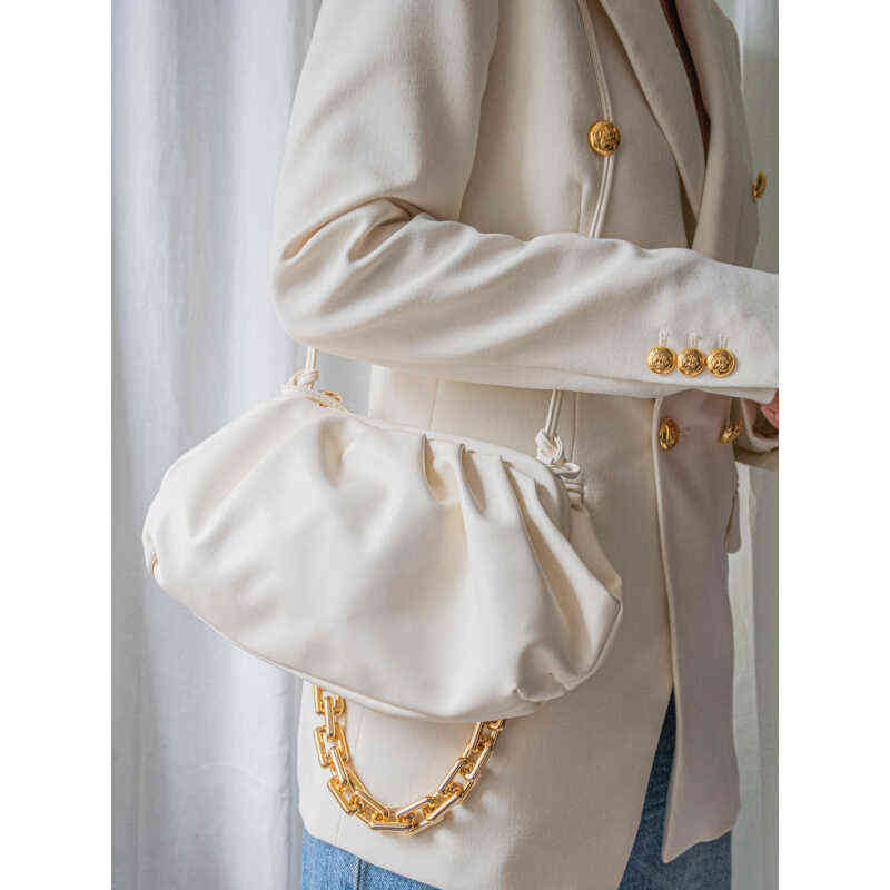 Luxury Womens Bottegass Handbags Venetas Chain Cloud High Sense Fashion Underarm Leather Shoulder Wrinkled Dumpling Women Handbag, White
Luxury Womens Bottegass Handbags Venetas Chain Cloud High Sense Fashion Underarm Leather Shoulder Wrinkled Dumpling Women Handbag, White