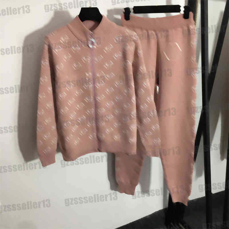 Luxury Designer Womens Knitted Tracksuits Fashion Brand Letter Logo Two Piece Sets Stand Collar Zip Cardigan Jacket And Casual Trousers 0912
Luxury Designer Womens Knitted Tracksuits Fashion Brand Letter Logo Two Piece Sets Stand Collar Zip Cardigan Jacket And Casual Trousers 0912