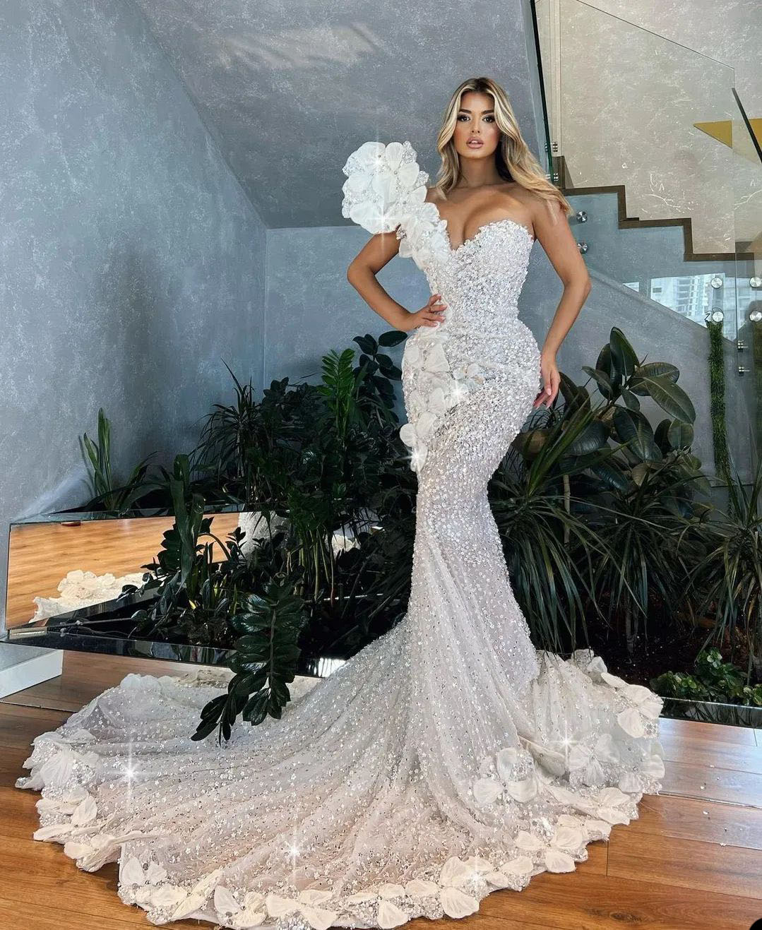 Sexy Luxurious Mermaid Wedding Dresses One Shoulder V Neck Sleeveless Appliques Sequins Beads Sweep Train Lace Illusion Custom Made Bridal Dresses Ves