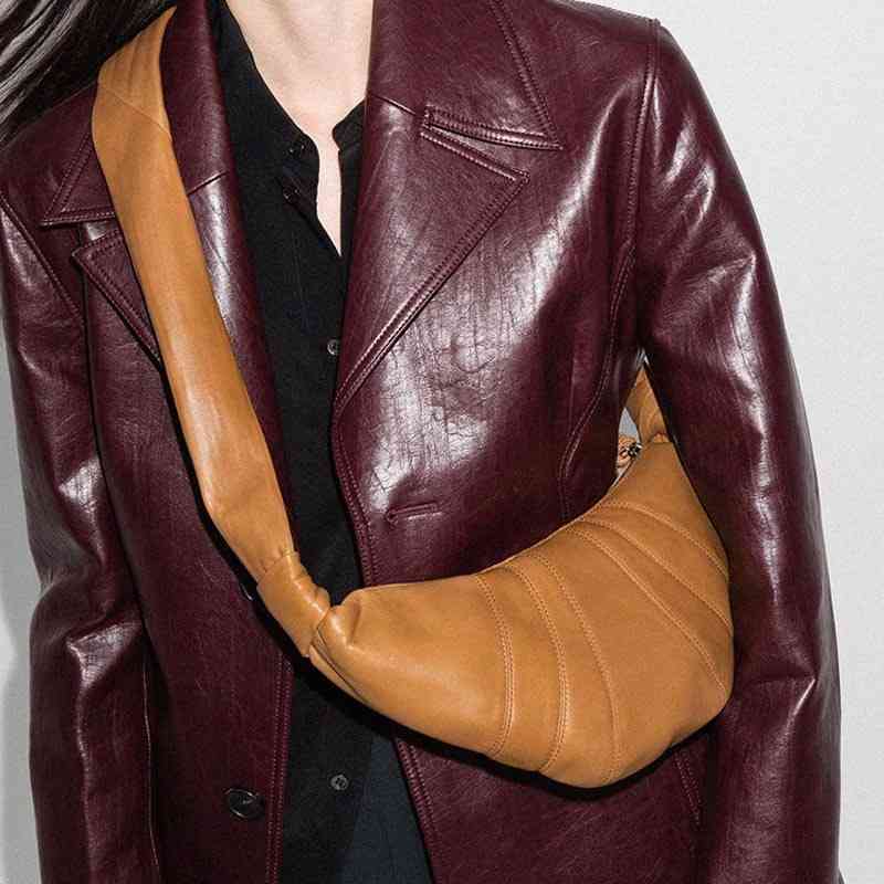 Lemaire Horn Bag Sheep Skin Kesong Oblique Dumpling Bag Leather Armpit Method Stick Bag Hidemi Chest Waist Packs 220623, Black
Lemaire Horn Bag Sheep Skin Kesong Oblique Dumpling Bag Leather Armpit Method Stick Bag Hidemi Chest Waist Packs 220623, Black