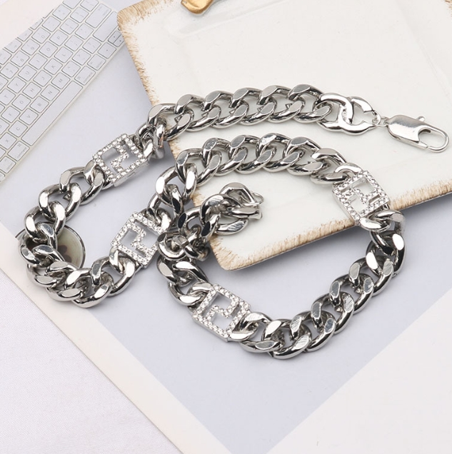 22ss 20color Luxury Designer Letter Flower Pendant Necklaces 18K Gold Plated Crystal Pearl Rhinestone Link Chain Necklace Chain for Women Jewerlry Accessories
22ss 20color Luxury Designer Letter Flower Pendant Necklaces 18K Gold Plated Crystal Pearl Rhinestone Link Chain Necklace Chain for Women Jewerlry Accessories