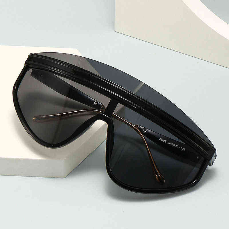 Sun glass New fashion style one-piece large frame women's Sunglasses popular Sunglasses Women's sunshade
Sun glass New fashion style one-piece large frame women's Sunglasses popular Sunglasses Women's sunshade