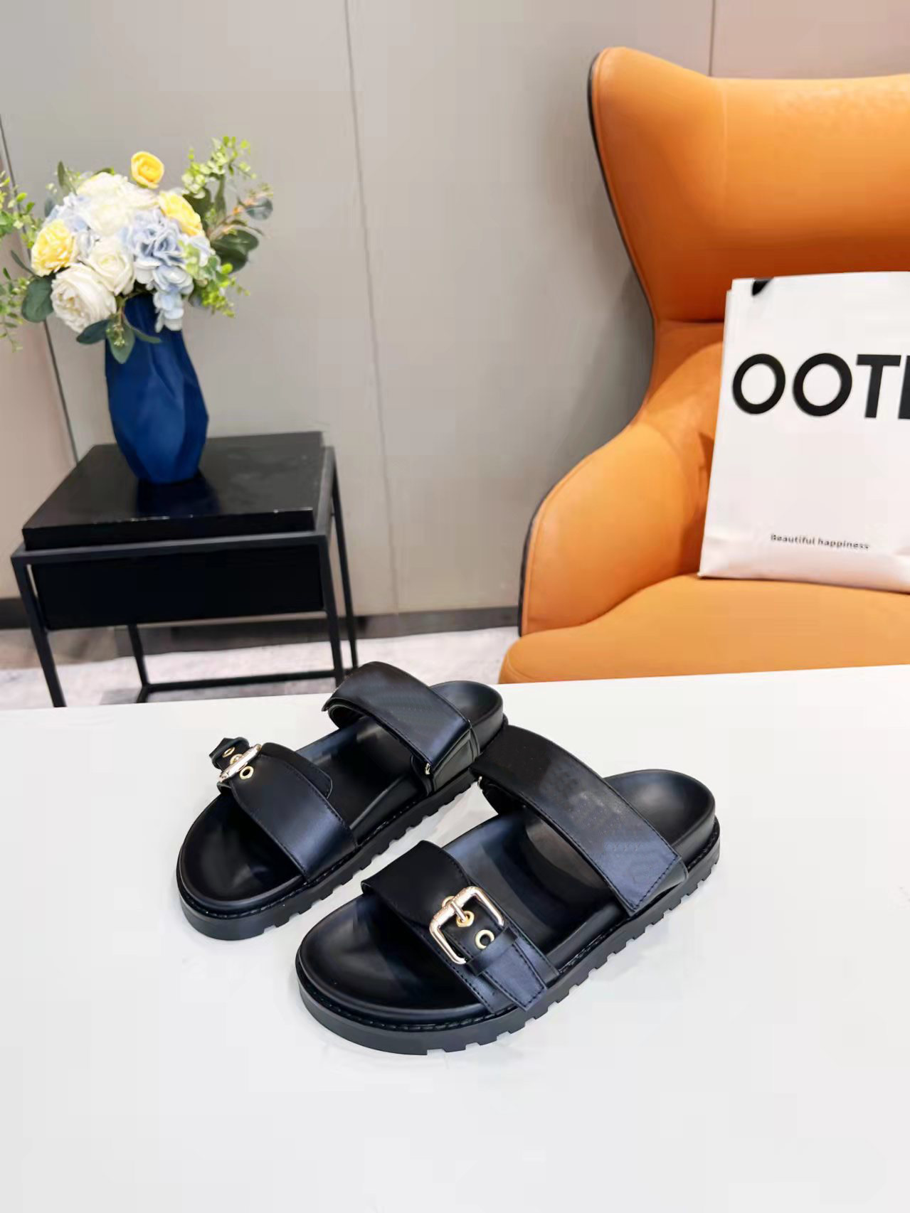Designer Women Sandals Crystal Calf leather Casual Shoes Womens Slides Quilted Platform Summer Beach Slipper size 35-42 With box
Designer Women Sandals Crystal Calf leather Casual Shoes Womens Slides Quilted Platform Summer Beach Slipper size 35-42 With box