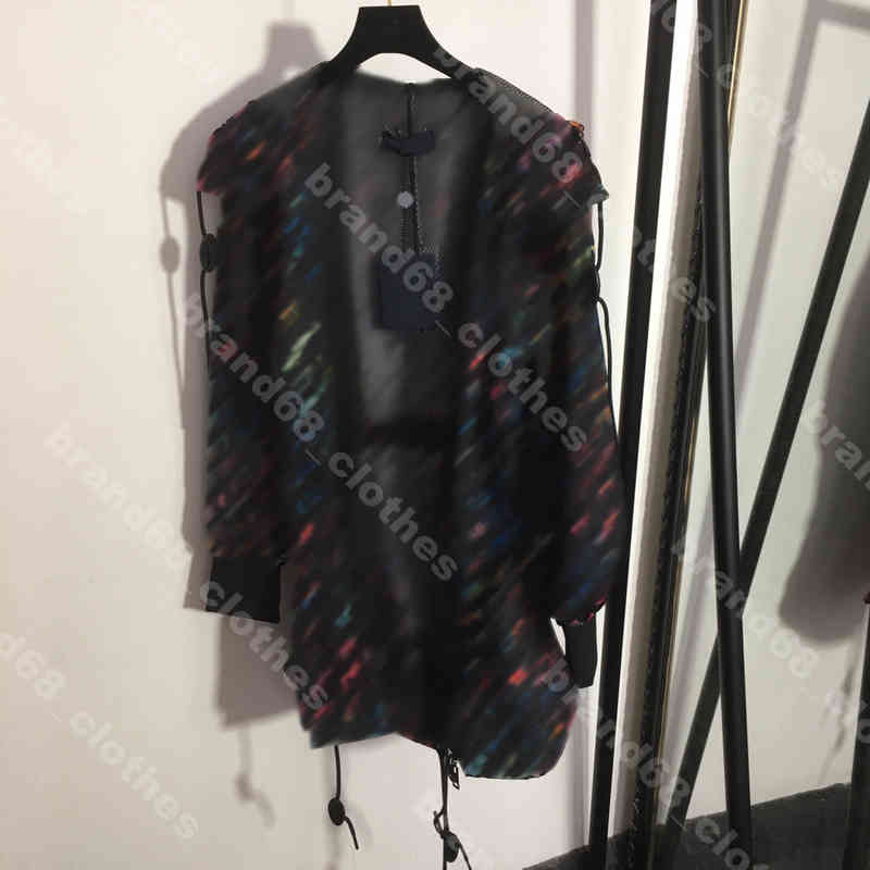 22ss Designer Women Trench Coats logo Louisclothing brand long sleeve printed hooded coat simple solid color sport Windbreaker fashion quick dry hoodies dresses a1
22ss Designer Women Trench Coats logo Louisclothing brand long sleeve printed hooded coat simple solid color sport Windbreaker fashion quick dry hoodies dresses a1
