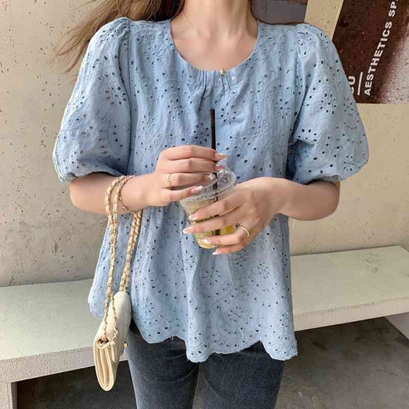 Korea Style Hollow out Embroidered White Shirts Office Lady Sweet Puff Sleeve Vintage Fashion Women Blouses 210526, Photo color
Korea Style Hollow out Embroidered White Shirts Office Lady Sweet Puff Sleeve Vintage Fashion Women Blouses 210526, Photo color