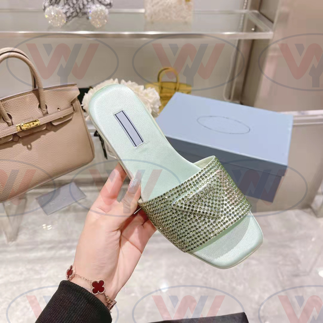 Satin slides Slippers with crystals Spring 2022 New Crystal diamond Sandals Iconic triangular logo square head women's shoes Size 35-41 with Box, Customsize
Satin slides Slippers with crystals Spring 2022 New Crystal diamond Sandals Iconic triangular logo square head women's shoes Size 35-41 with Box, Customsize