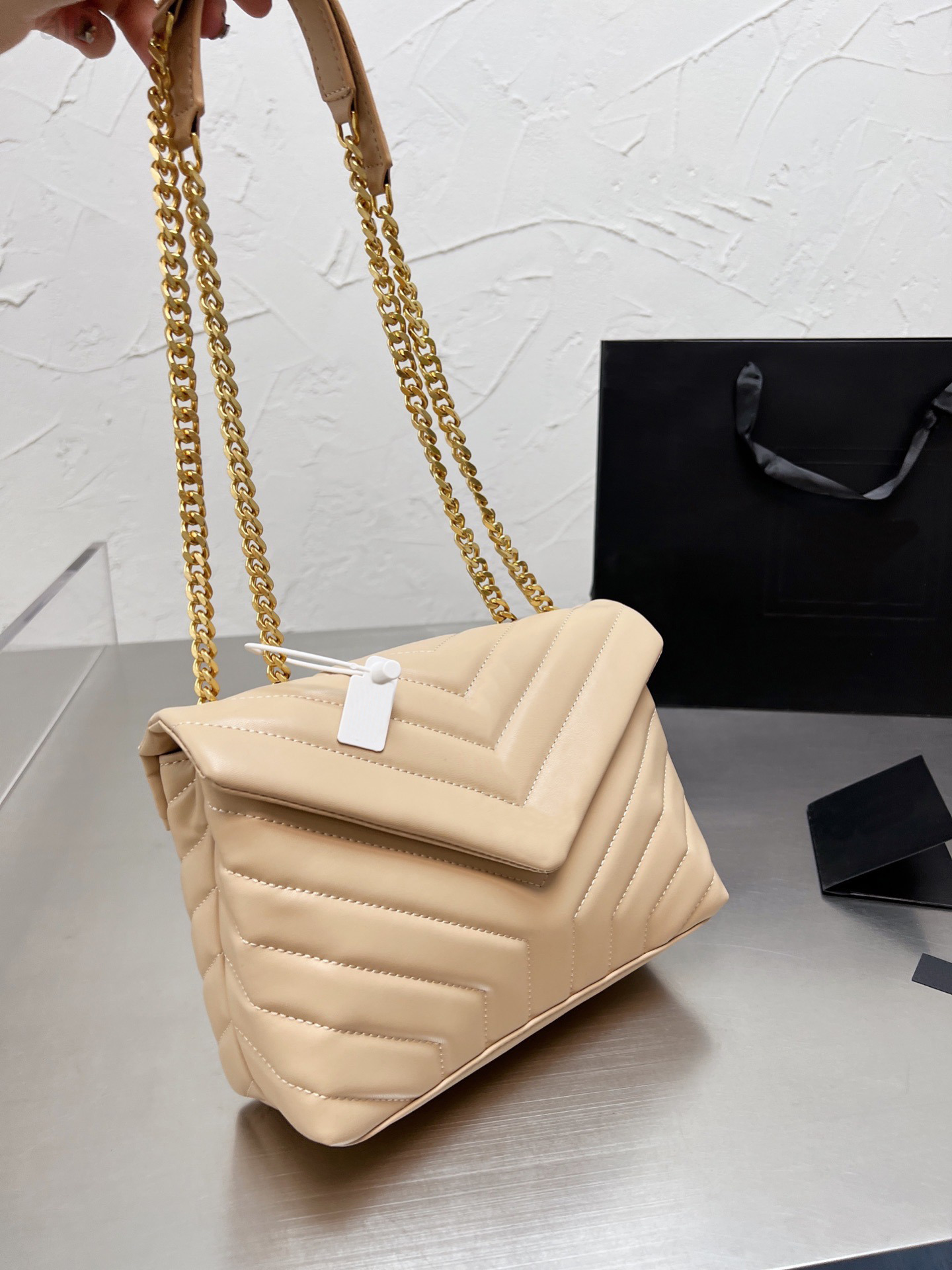 Top Quality Designer luxurious Letter Handbags bag tote sheepskin metal chain Gold Monograms Handbag Genuine Leather Shoulder Flip cover
Top Quality Designer luxurious Letter Handbags bag tote sheepskin metal chain Gold Monograms Handbag Genuine Leather Shoulder Flip cover