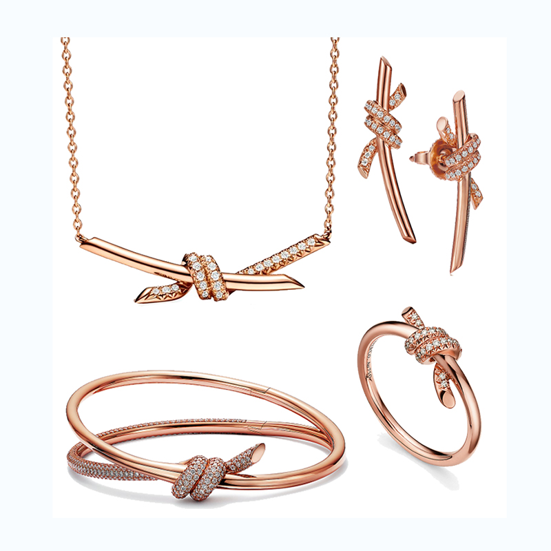 2022 New Fashion Tif Necklace Knot Bracelet Stud Earrings Original Brand High Quality Logo Exquisite Women's Holiday Gift Simple
2022 New Fashion Tif Necklace Knot Bracelet Stud Earrings Original Brand High Quality Logo Exquisite Women's Holiday Gift Simple