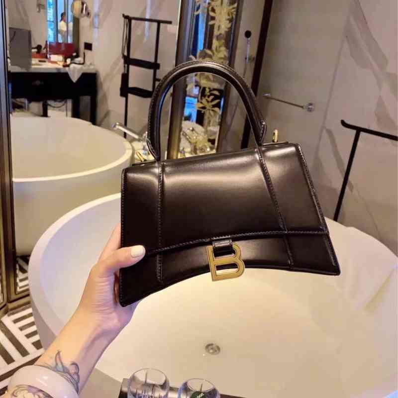 Designer Bag Balenciga Female Paris 2022 Handags Letter Hourglass Real Leather Crocodile Pattern High Version Single Shoulder Crossbody, Blue crocodile - 19cm - mini - exquisite
Designer Bag Balenciga Female Paris 2022 Handags Letter Hourglass Real Leather Crocodile Pattern High Version Single Shoulder Crossbody, Blue crocodile - 19cm - mini - exquisite