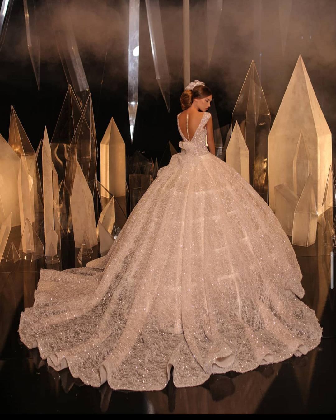 Sparkling Ball Gown Wedding Dresses Shiny Sequins Beads V Neck Lace Up Sequins Sleeveless Backless Floor Length Train Elegant High Waist Vintage Robes