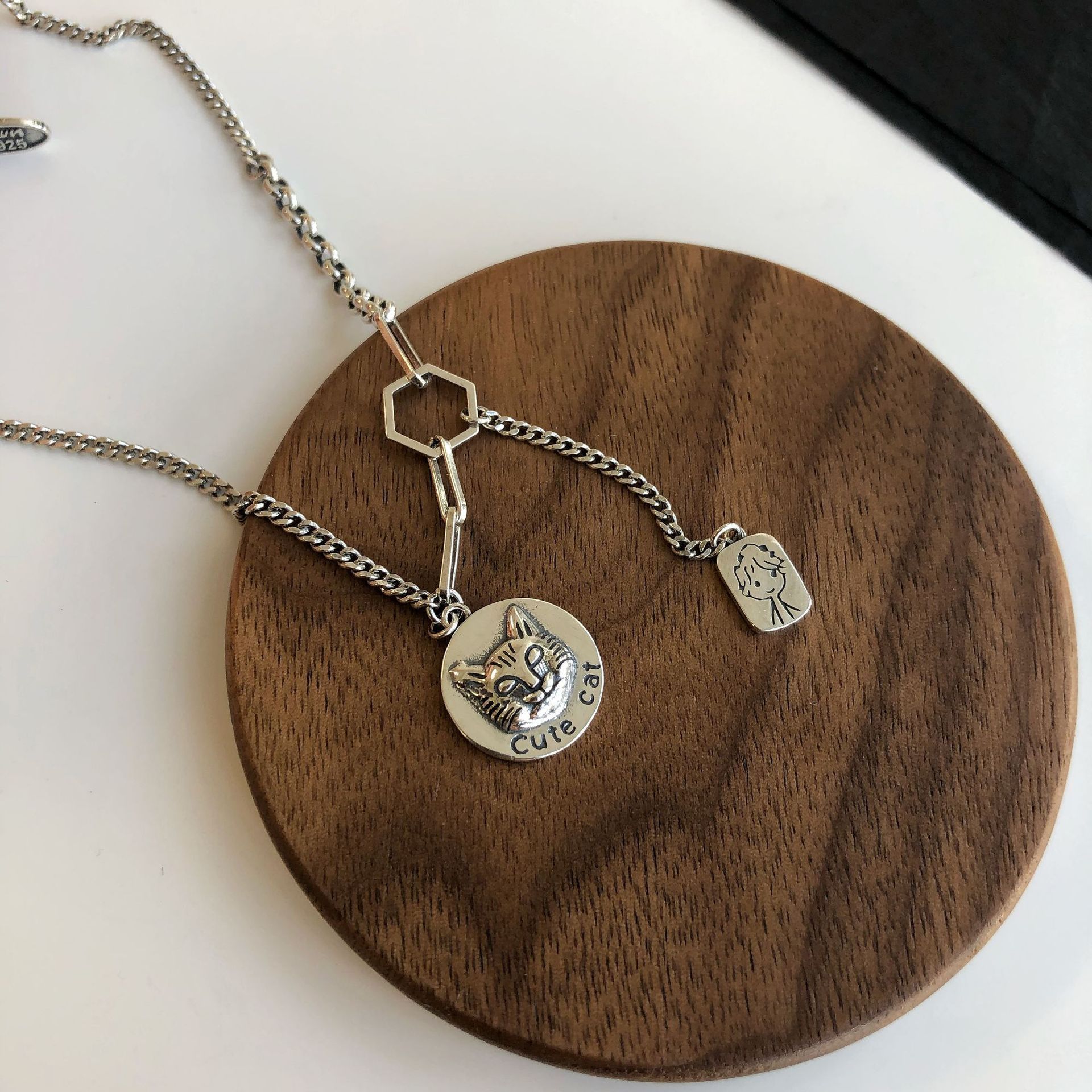 Cute Cat Round Brand Boy Square Pendant Necklace Ins Style Niche Simple Sweater Chain Female
Cute Cat Round Brand Boy Square Pendant Necklace Ins Style Niche Simple Sweater Chain Female