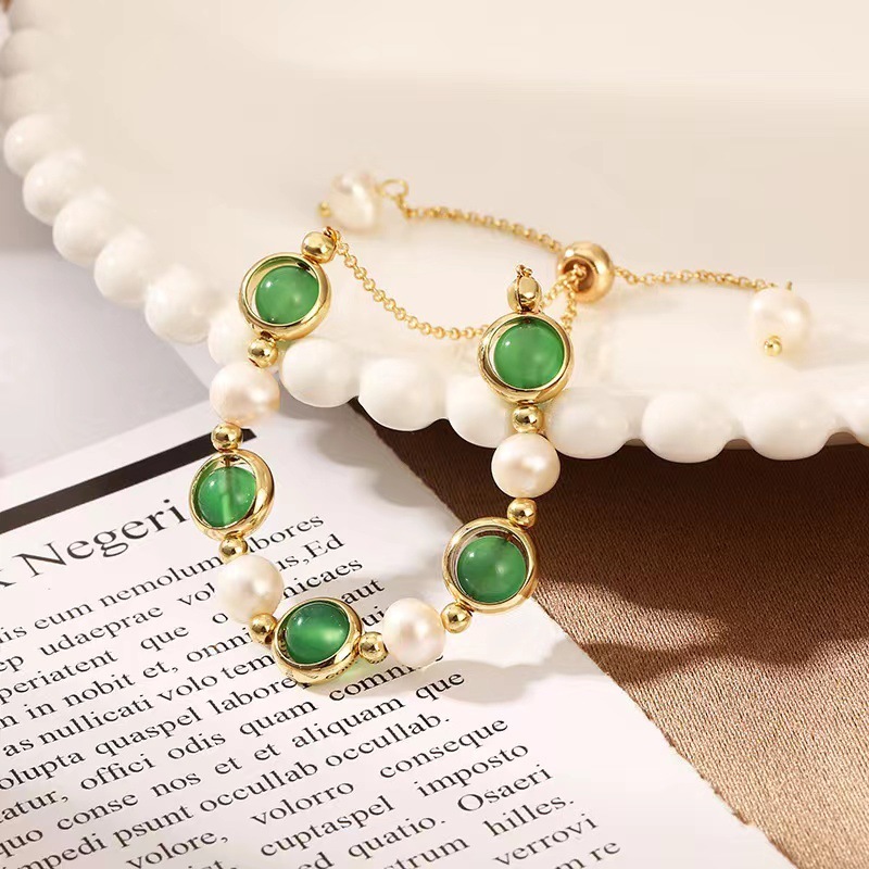 New Irregular Freshwater Pearl Bracelet Female Simple Temperament Green Dongling Stone Crystal for Mother and Girlfriend
New Irregular Freshwater Pearl Bracelet Female Simple Temperament Green Dongling Stone Crystal for Mother and Girlfriend