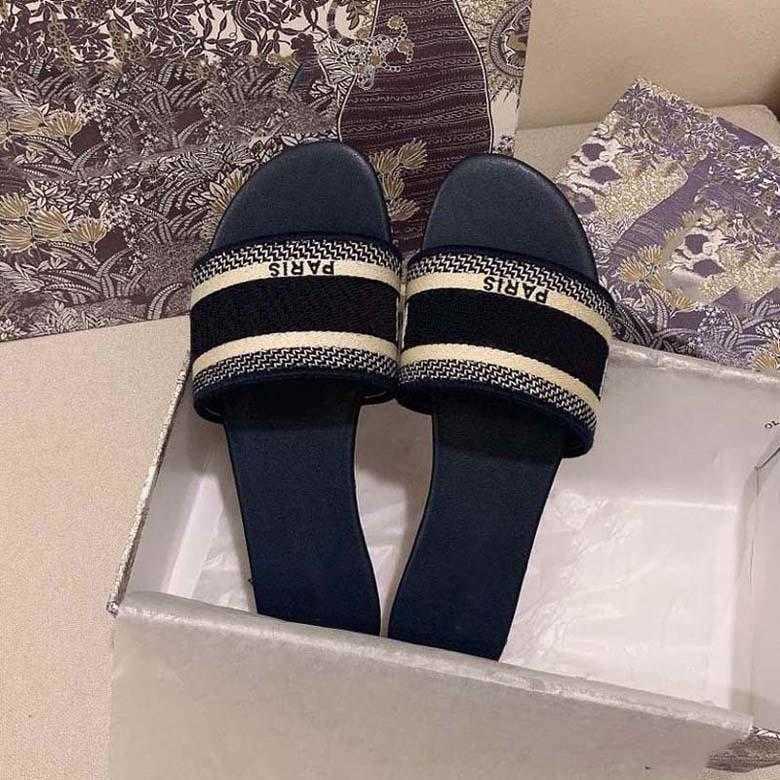 Slippers Womens Sandals Designer is a high-quality fashion shoe Slope style upper leads the trend There are many styles and many colors, #9
Slippers Womens Sandals Designer is a high-quality fashion shoe Slope style upper leads the trend There are many styles and many colors, #9