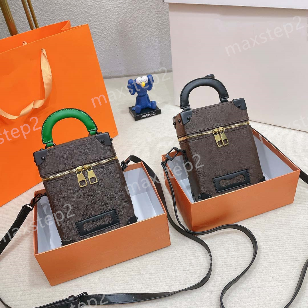 Vertical Box Trunk M59666 N7 2022 Spring-Summer Shoulder Bag Monograms print Cowhide Cross body Mini Luggage Luxurys Hand Bags
Vertical Box Trunk M59666 N7 2022 Spring-Summer Shoulder Bag Monograms print Cowhide Cross body Mini Luggage Luxurys Hand Bags