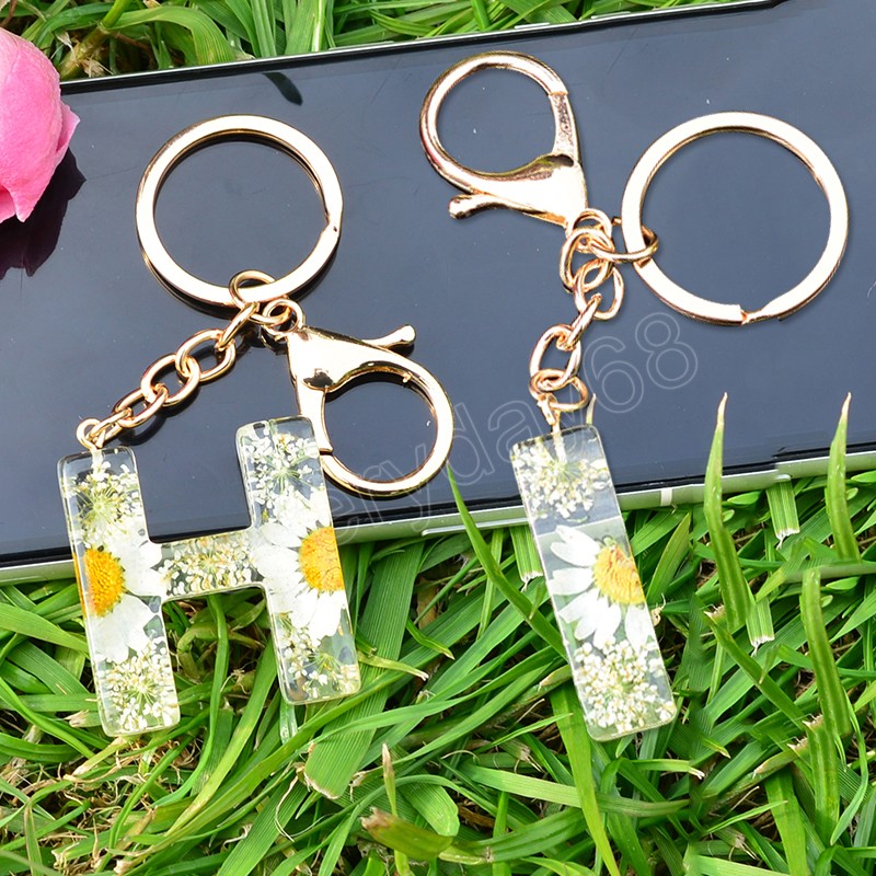 Dried Flower Letter Pendant Keychains Resin Daisy Key Chains Rings For Women Cute Car Acrylic Keyring Holder Bag Pendant