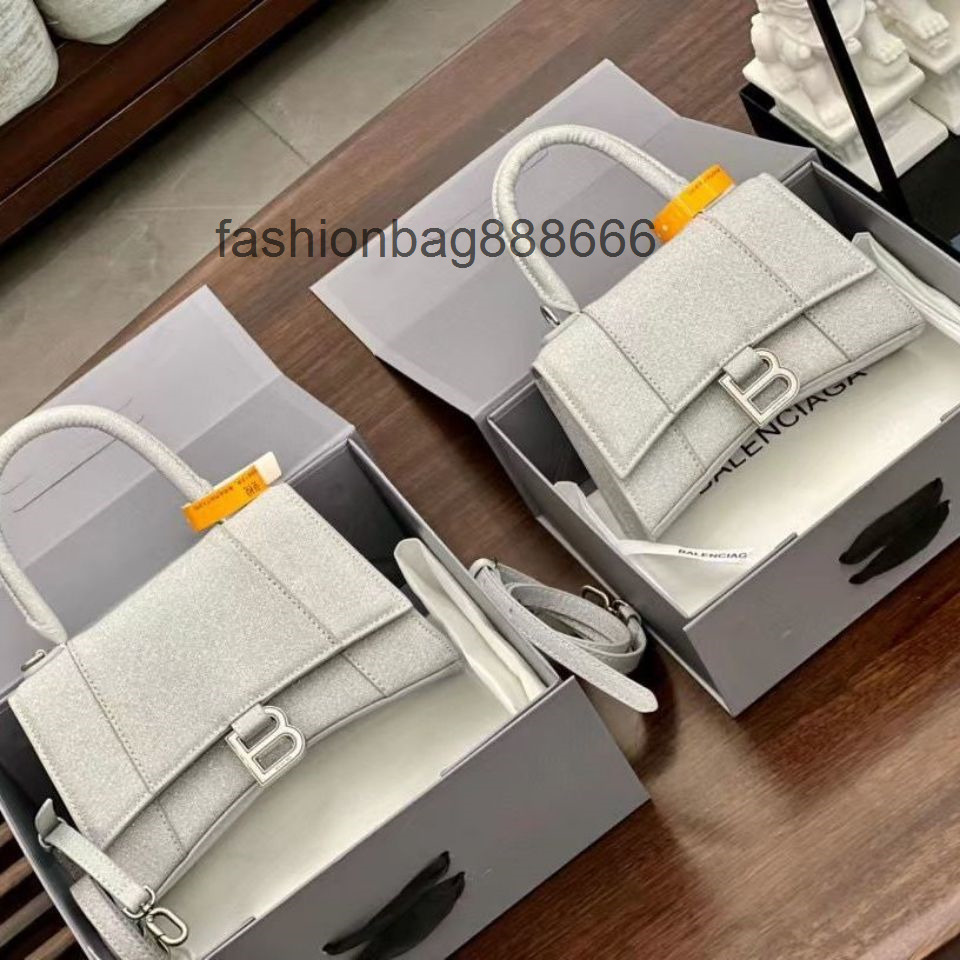 balencigas Hourglass Designer Leather Bags Handbags Luxury Bag Shaped Crocodile Sky French Minority Handbag Single Shoulder Messenger, Alligator black gold clasp
balencigas Hourglass Designer Leather Bags Handbags Luxury Bag Shaped Crocodile Sky French Minority Handbag Single Shoulder Messenger, Alligator black gold clasp