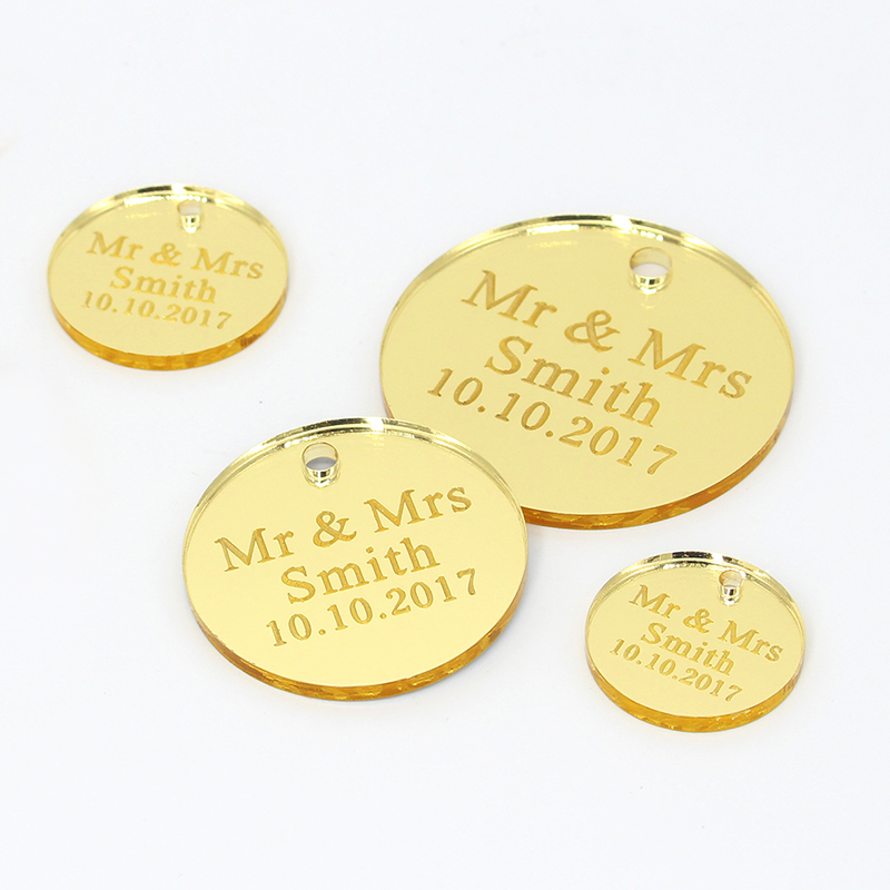 50x Personalized Wedding Tags Favors Custom Engraved Name Circular Labels Candy box Ribbon Round Tags Decor Christening Supplies 220608