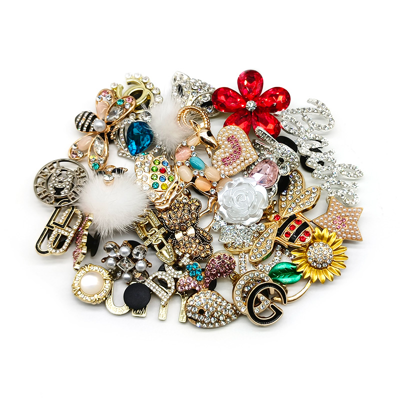 2022 NEW designer bling croc charms For Decorations Golden luxury metal Shoe Accessories Charms Buckles
2022 NEW designer bling croc charms For Decorations Golden luxury metal Shoe Accessories Charms Buckles