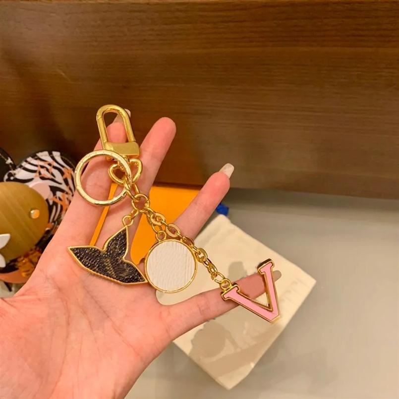 Luxury Designer Keychain Fashion Classic Brand Key Buckle Letter metal Handmade Gold Keychains Mens Womens Bag Pendant High Qualit223R
Luxury Designer Keychain Fashion Classic Brand Key Buckle Letter metal Handmade Gold Keychains Mens Womens Bag Pendant High Qualit223R