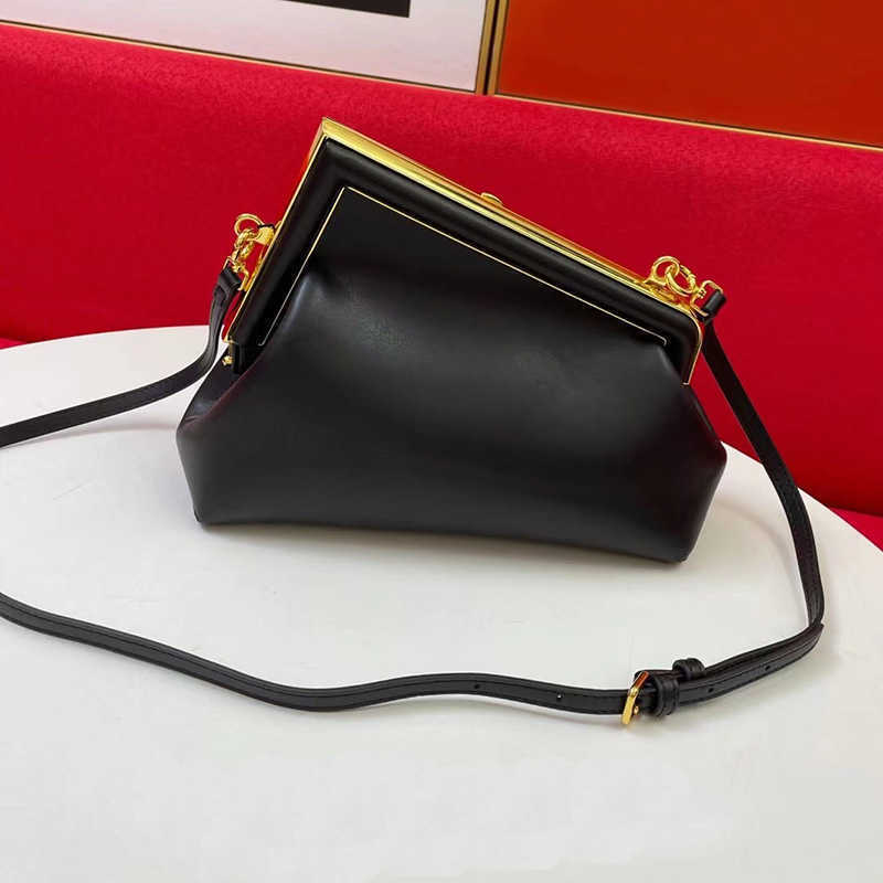 Womens designers Leather clutch Evening Bags handbags Classic ladies fashion Metal lock buckle Crossbody Shoulder Bag embroidery purse, Box(do not shoot)
Womens designers Leather clutch Evening Bags handbags Classic ladies fashion Metal lock buckle Crossbody Shoulder Bag embroidery purse, Box(do not shoot)