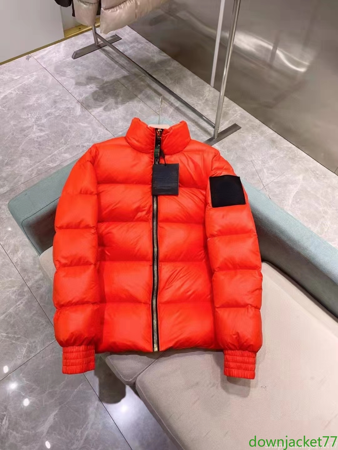Mens Designer Down Jacket Winter Cotton Warm Coats Women Fashion Casual Letter Print Outdoor TOPS Mens Stand collar Windproof Elastic Black White Apparel Over Size
Mens Designer Down Jacket Winter Cotton Warm Coats Women Fashion Casual Letter Print Outdoor TOPS Mens Stand collar Windproof Elastic Black White Apparel Over Size