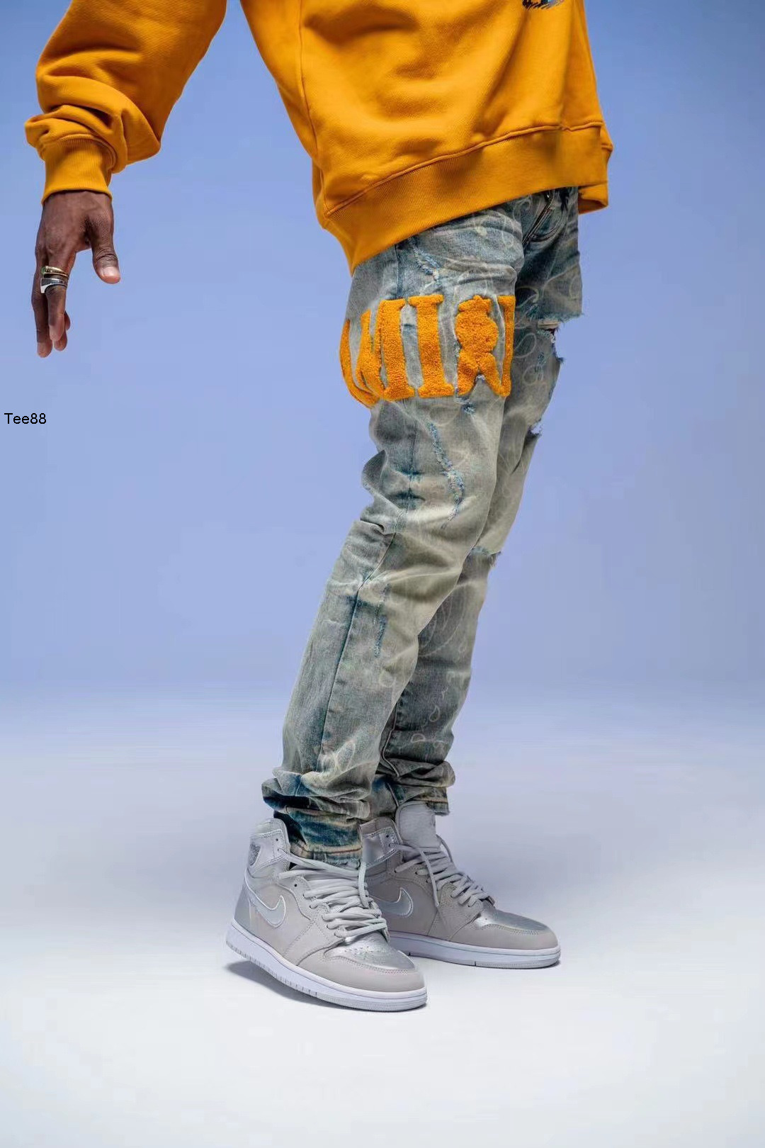 amirs high street washing water used yellow mud rabbit embroidered cashew flower hole slim fit small leg jeans, Light blue
amirs high street washing water used yellow mud rabbit embroidered cashew flower hole slim fit small leg jeans, Light blue
