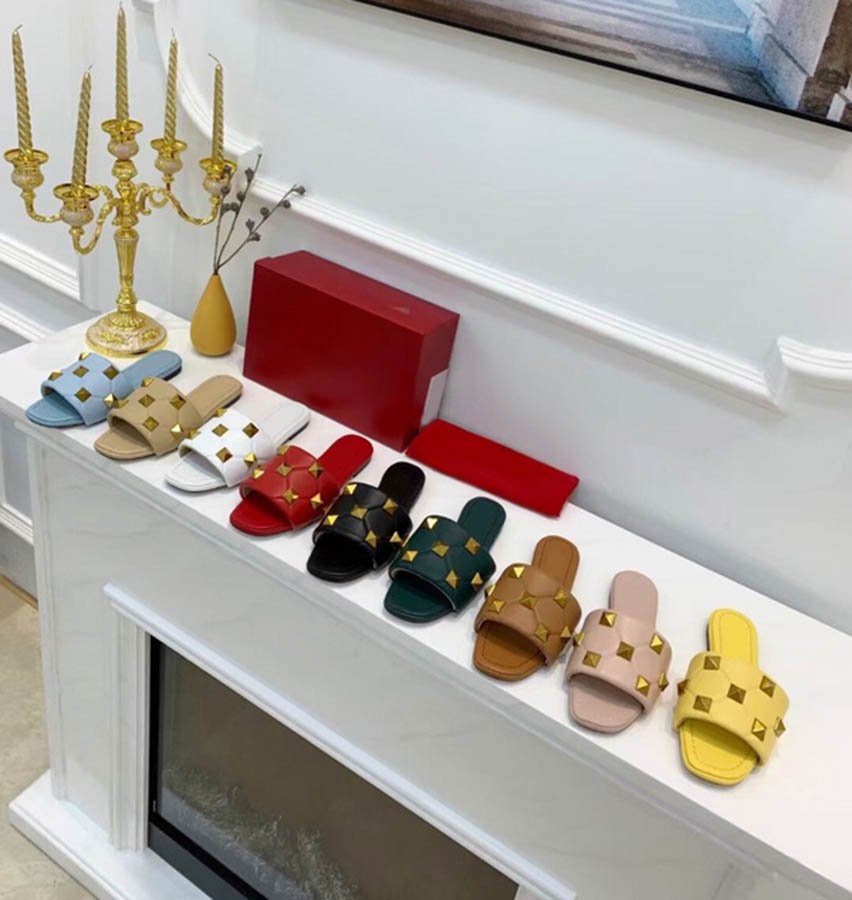 Women Slippers Sandals FLAT ROMAN STUD SLIDE SANDAL QUILTED GRAINY CALFSKIN SADDLE BROWN Summer Designer Luxury Fashion Ladies Beach Flat Flip Flops, Customized
Women Slippers Sandals FLAT ROMAN STUD SLIDE SANDAL QUILTED GRAINY CALFSKIN SADDLE BROWN Summer Designer Luxury Fashion Ladies Beach Flat Flip Flops, Customized