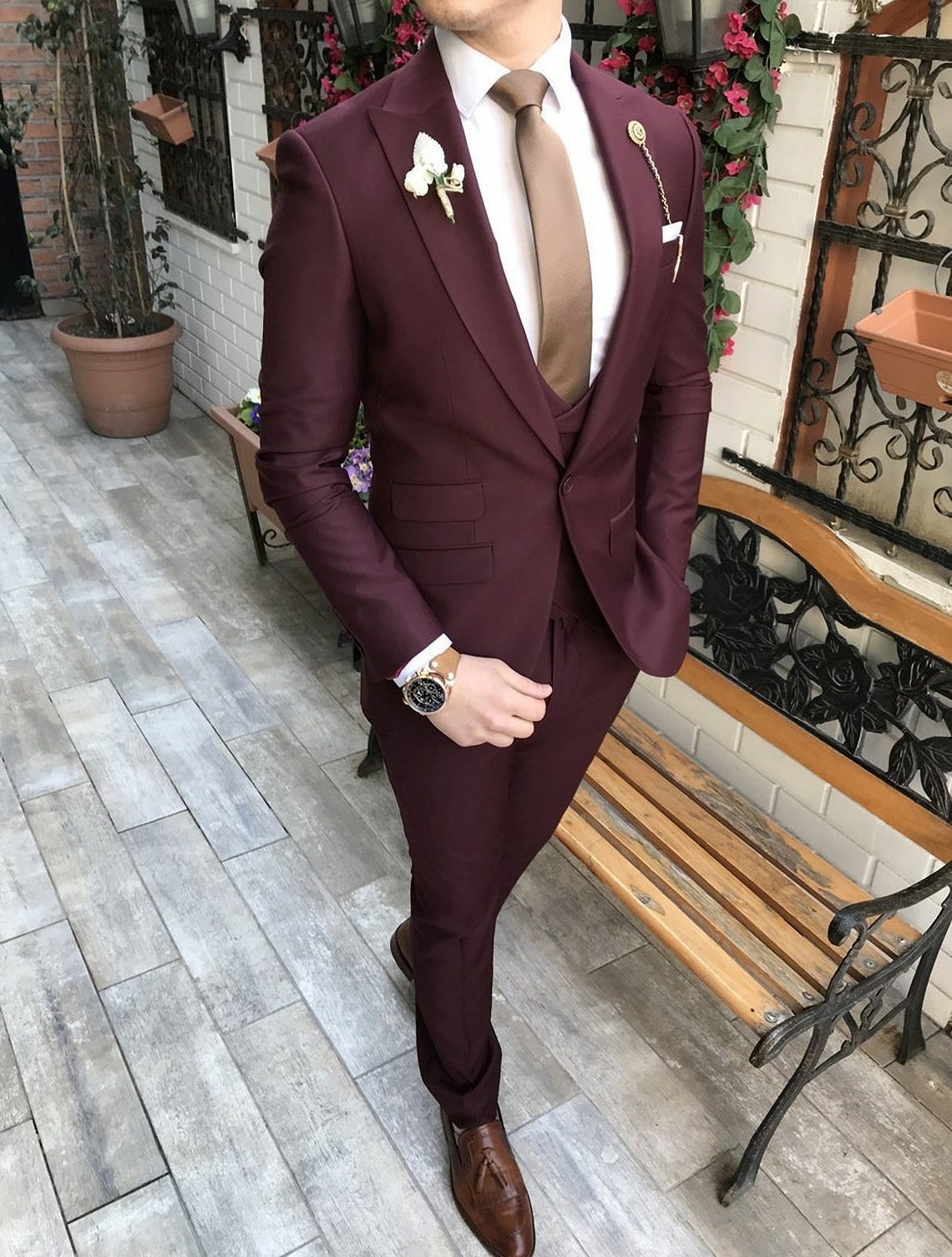 Burgundy Mens Wedding Tuxedos Peaked Lapel One Button Slim Fit Groom Wear 2 Piece Handome Groomsmen Dinner Prom Evening Party Blazer Jacket Pants