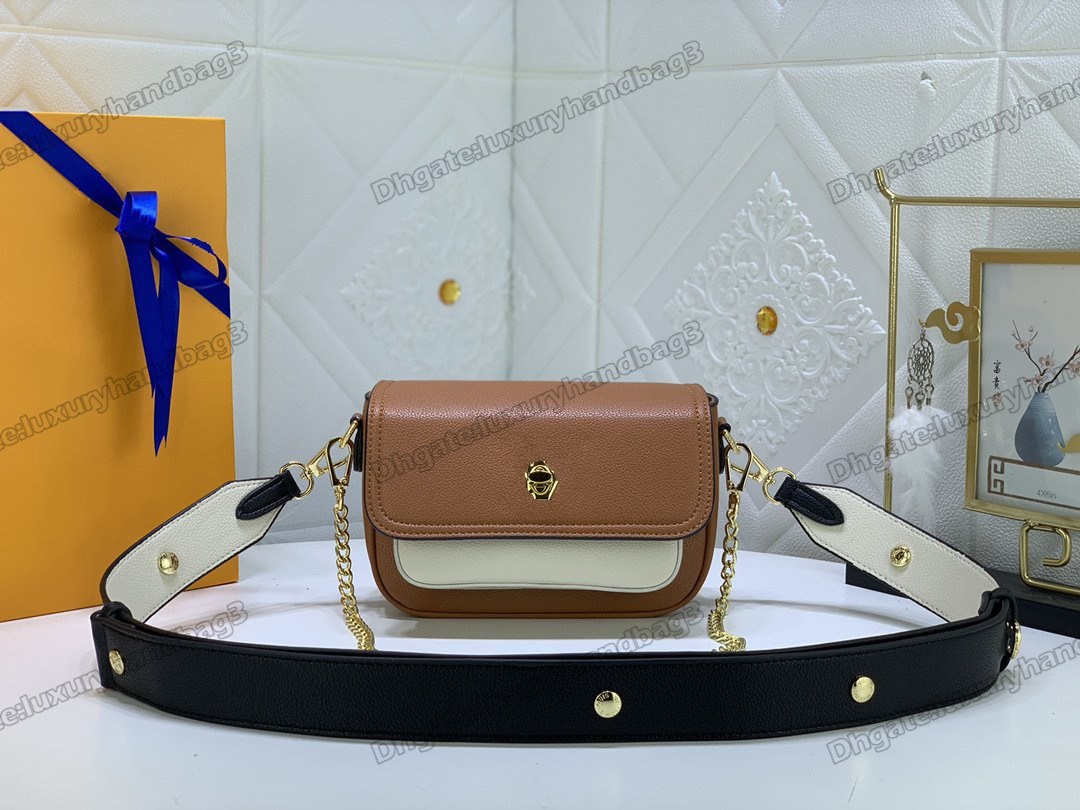 Lockme Tender Chain Flap Shoulder Bag M58557 Black/ Rose Water/Greige Women Designer Vintage Handle Bag Luxurys Wallet Turn Lock Classic CrossBody M58555
Lockme Tender Chain Flap Shoulder Bag M58557 Black/ Rose Water/Greige Women Designer Vintage Handle Bag Luxurys Wallet Turn Lock Classic CrossBody M58555
