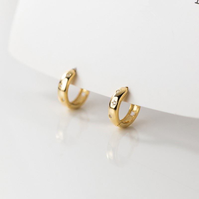 Romantic Zircon Circle Silver Hoop Earrings: Wide Huggies with Star Charm. 925 Sterling for Women, Piercing Jewelry.
Romantic Zircon Circle Silver Hoop Earrings: Wide Huggies with Star Charm. 925 Sterling for Women, Piercing Jewelry.