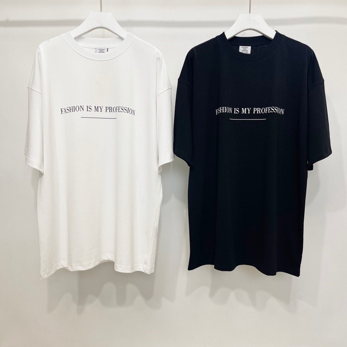 Vetements Minimalist Declaration Slogan VTM T Shirt Round Neck Short Sleeve Men And Women Couples Loose Casual T Shirts, Black
Vetements Minimalist Declaration Slogan VTM T Shirt Round Neck Short Sleeve Men And Women Couples Loose Casual T Shirts, Black