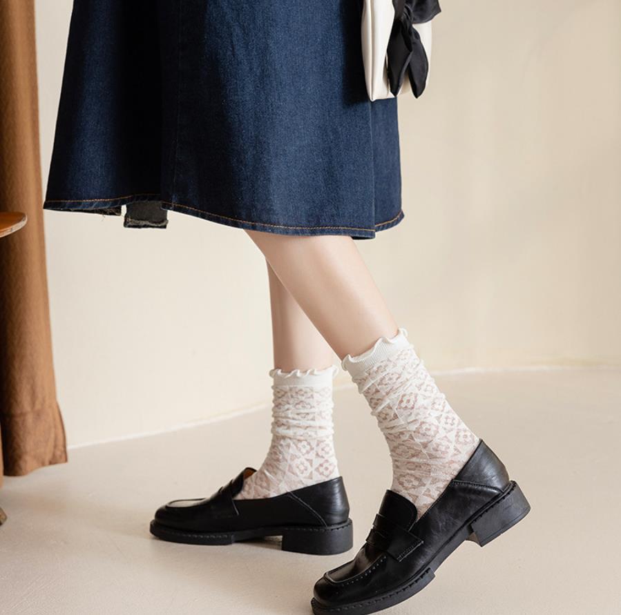 Lolita Ruffle High Ankle Socks Bubble Chunky Slouch JK Uniform Scrunch Stockings Mid-Tube Japanese Anime Cosplay Wearing Black White Women's Unde