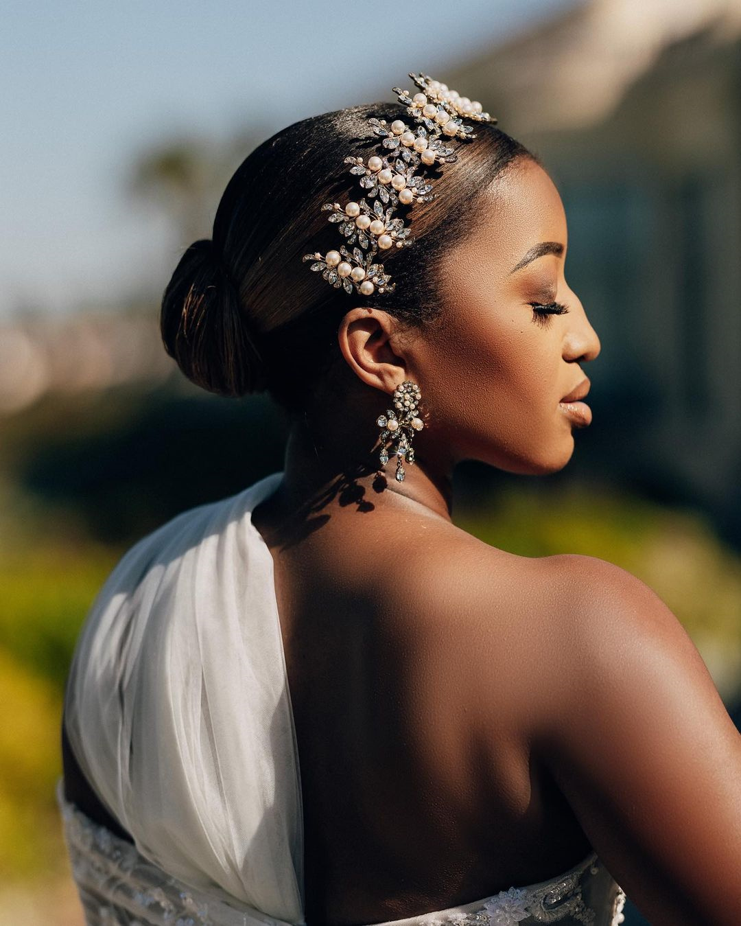 Plus Size African Wedding Dresses Deep V Neck Bridal Gown Custom Made With Overskirts Lace Appliques Sequined Robes De Mariée